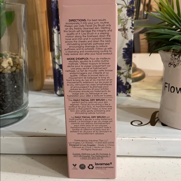 LOW LOW PRICE🛀Daily Concepts Facial Dry Brush🛀 - Picture 2 of 2